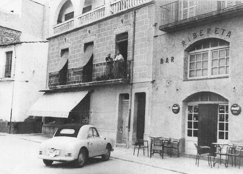 La fachada histórica del Bar Ribereta — años 60