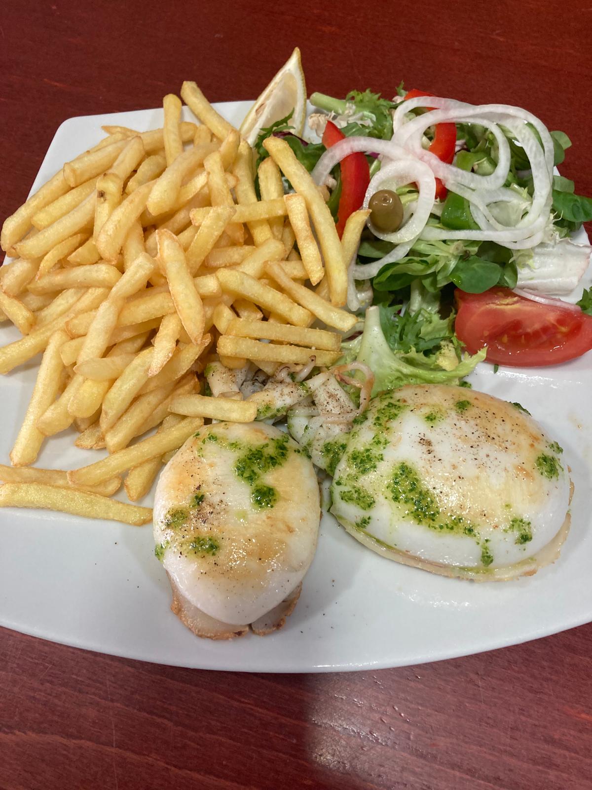 Paella de marisco con mejillones